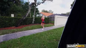 Paris Banks is a blonde milf who comes to seduce you.